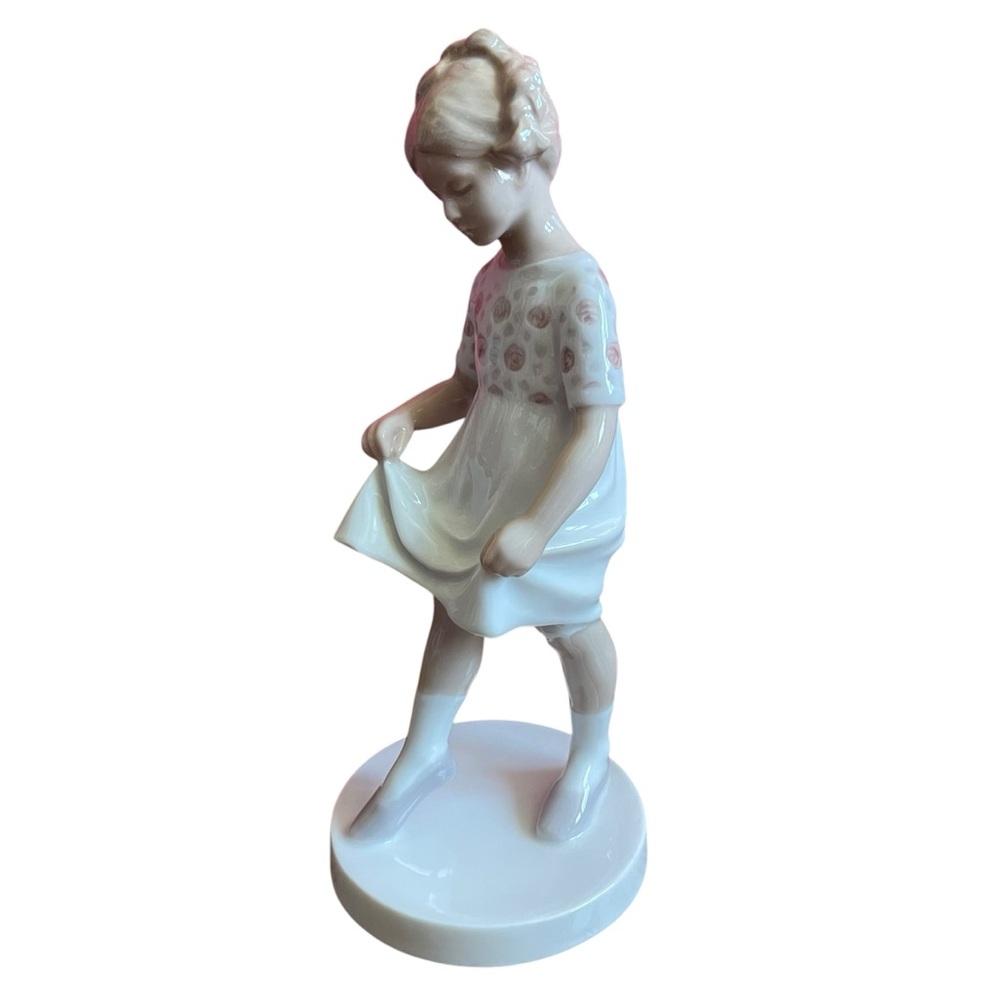 Bing and Grondahl B&G Girl Dancing Learning The Steps Figurine #1794 Denmark